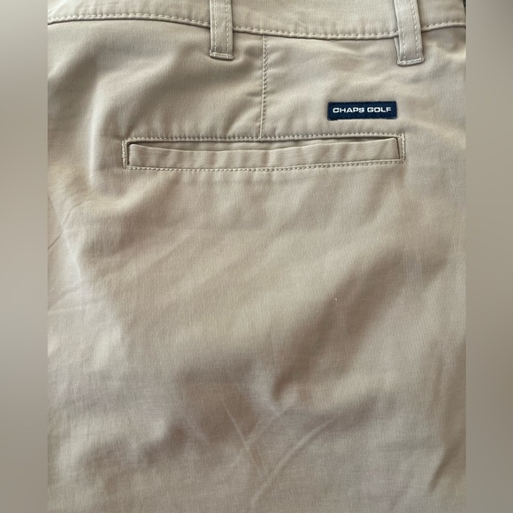 🔥⛳️Chaps golf shorts size 42 tan cargo style. Like new with stretch! - Picture 6 of 8